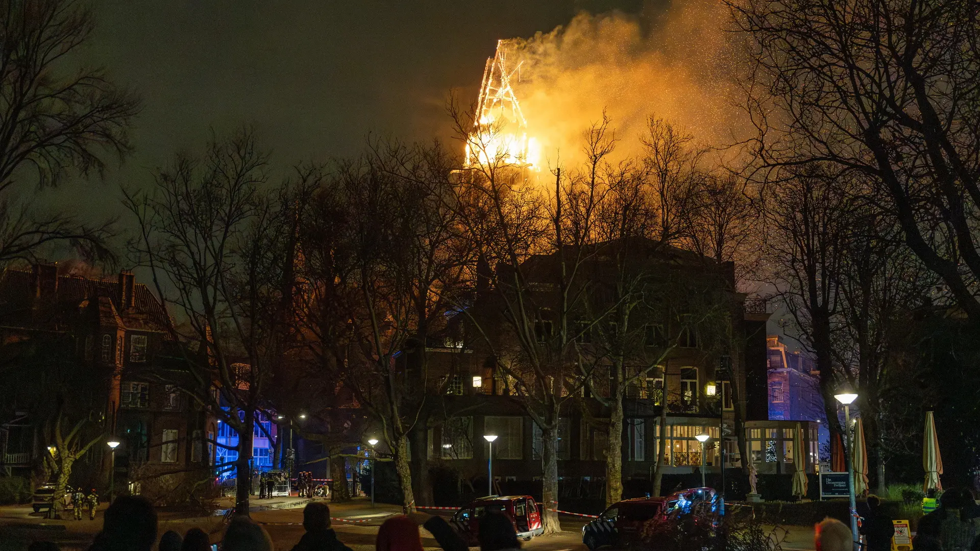 Arde la iglesia de Vondelpark de Ámsterdam durante la Nochevieja