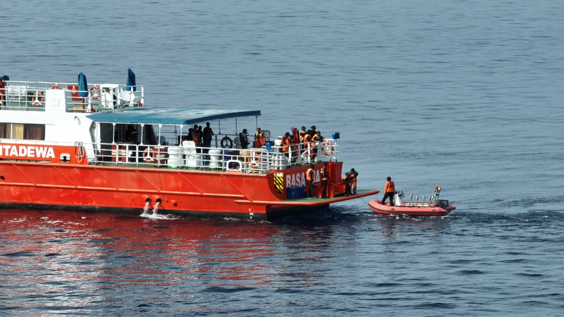 La Policía de Indonesia investiga si hubo una negligencia en el naufragio del barco en el que viajaba la familia de españoles