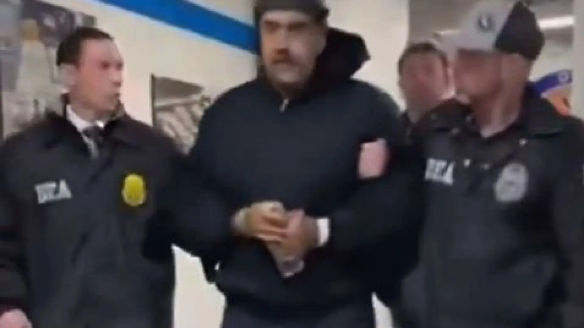 EE UU ataca Venezuela, en directo | Maduro espera para comparecer por narcoterrorismo y Delcy Rodríguez asume su cargo en Caracas