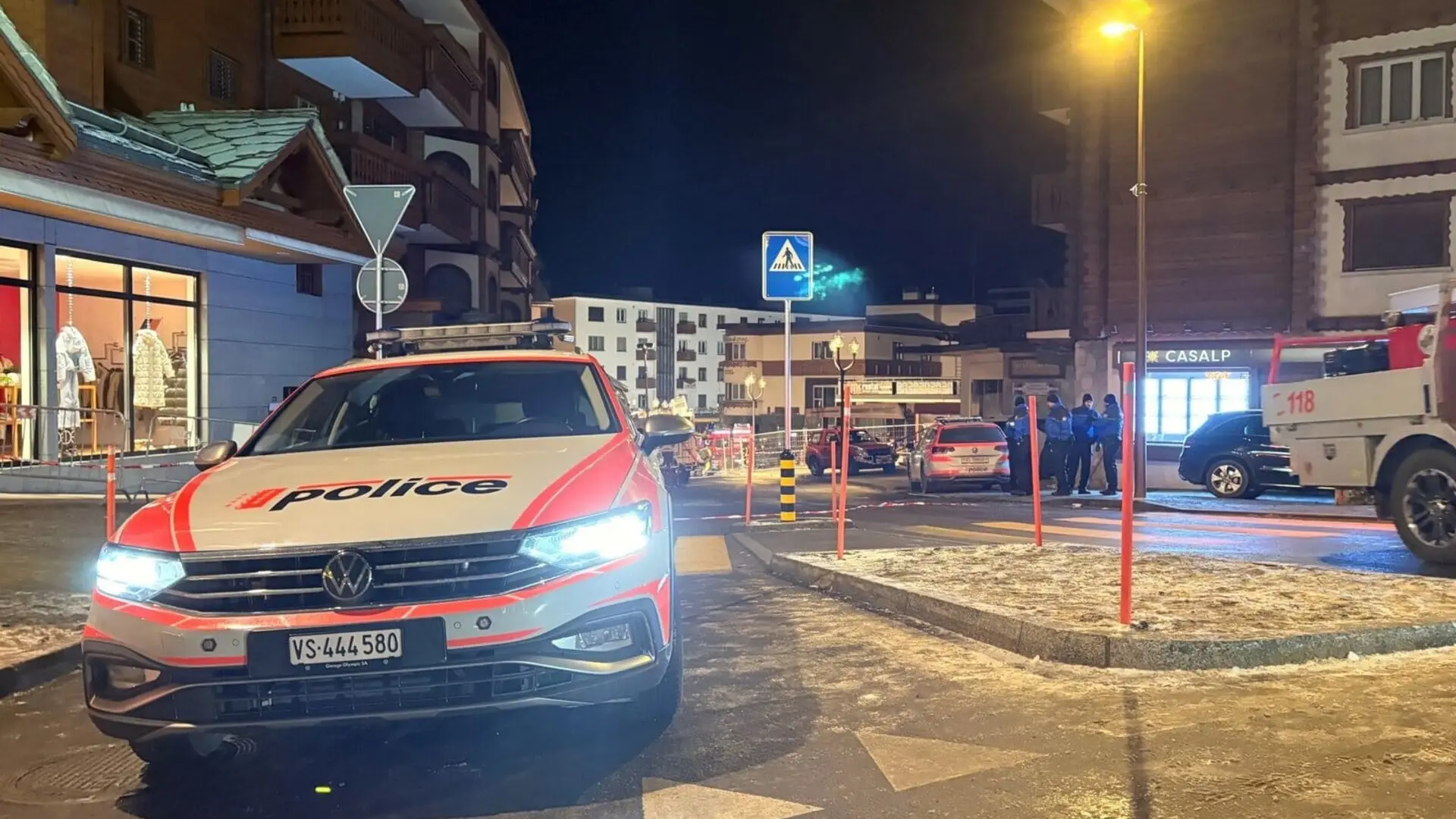 Investigan si la gerente del bar incendiado en Suiza salió del local con la caja registradora