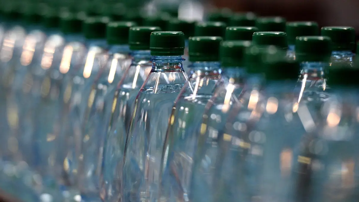 Agua mineral se fortalece por nuevo impuesto a refrescos