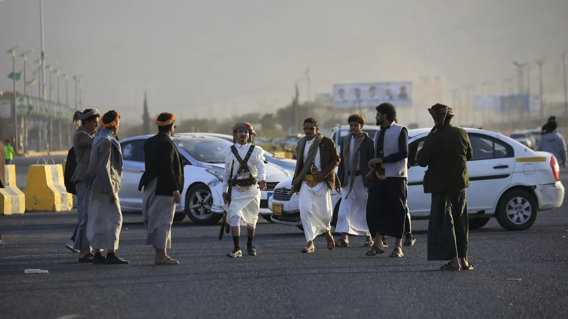 Una veintena de turistas españoles continúan varados en la isla de Socotra por los combates en Yemen