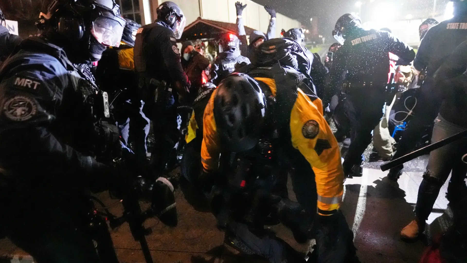 La policía migratoria de Trump dispara y hiere a dos personas de origen venezolano en Portland