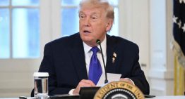 Trump pide que se limite en 10% la tasa de interés de tarjetas de crédito