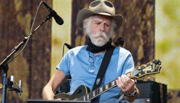 Bob Weir, guitarrista y fundador de la banda Grateful Dead, murió a los 78 años