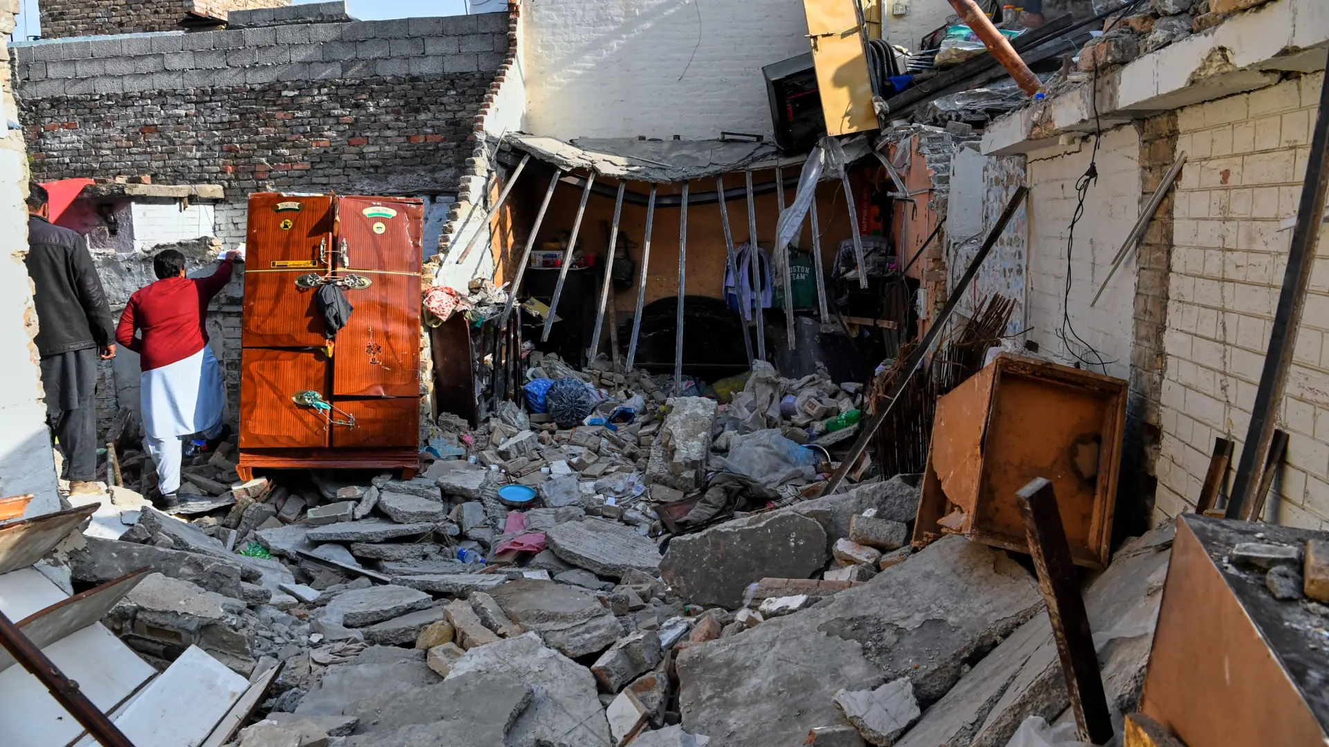 Ocho muertos, incluidos los novios, en una explosión de gas durante una boda en Islamabad