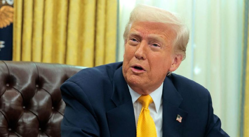 Trump viaja a Davos con la mirada puesta en casa