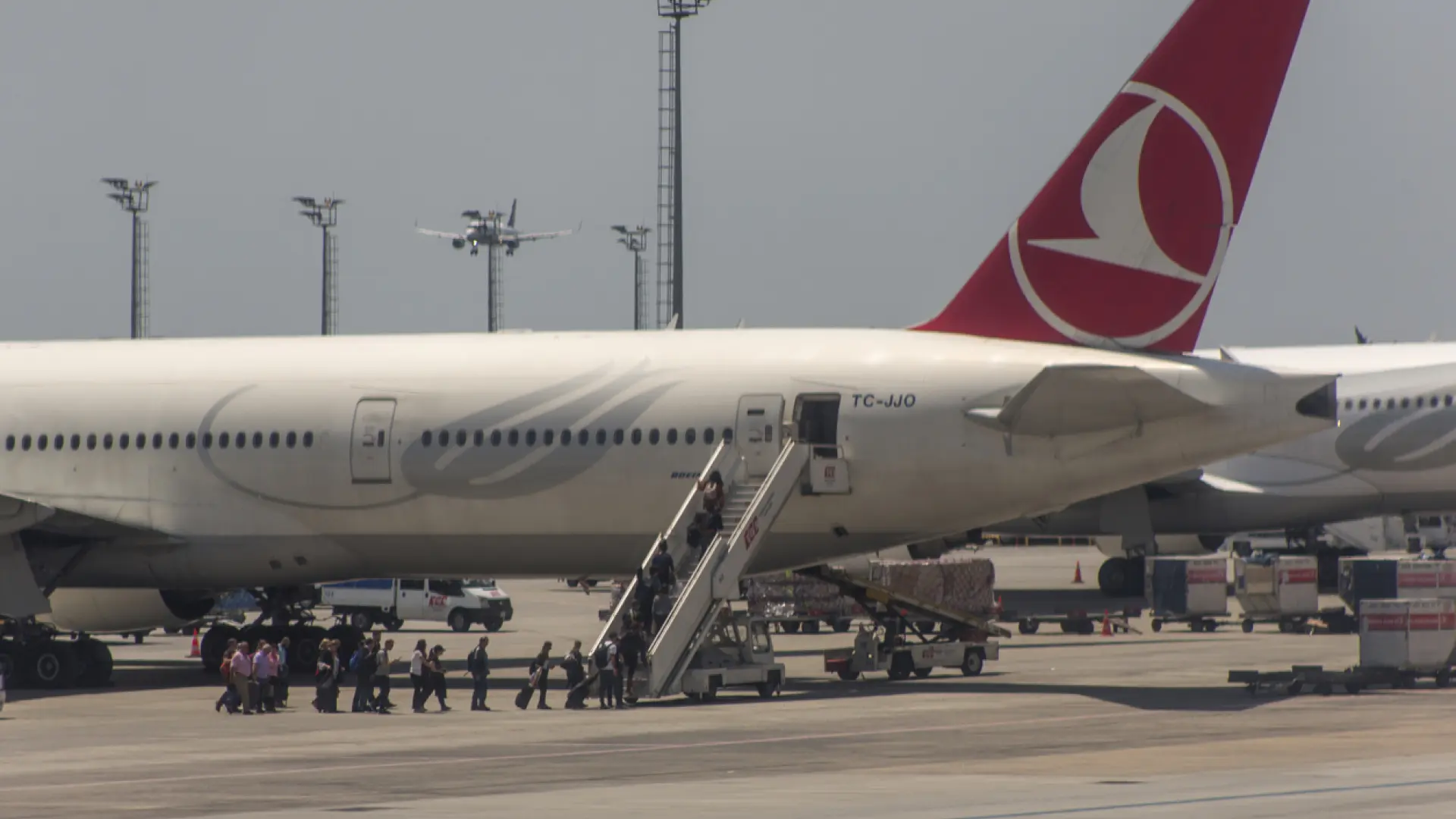 La falsa amenaza de bomba en el wifi de un pasajero de un avión en El Prat abre una «compleja investigación»