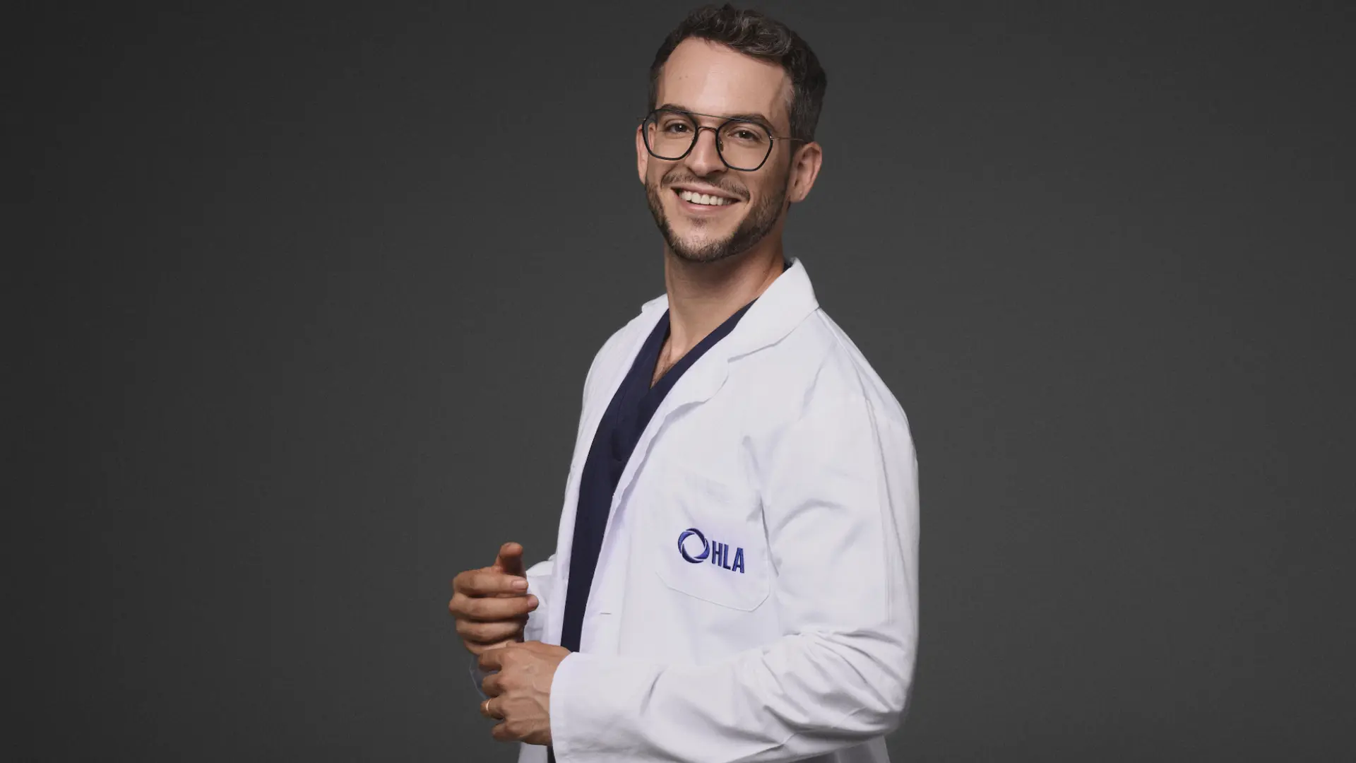 Doctor José Manuel Felices: «Mucha gente bebe para dormir. El alcohol te anestesia en principio, pero destroza la arquitectura del sueño»