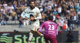 Pumas mantiene el invicto y Chivas sube al liderato