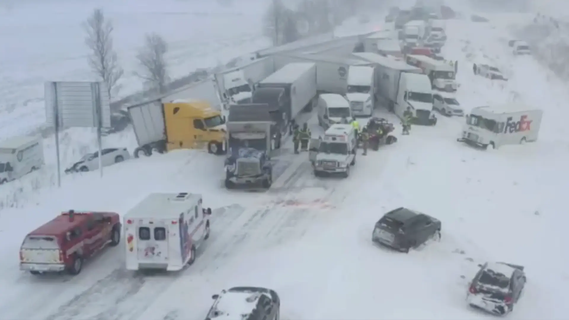 Una tormenta invernal provoca un choque múltiple de más de 100 vehículos en Míchigan