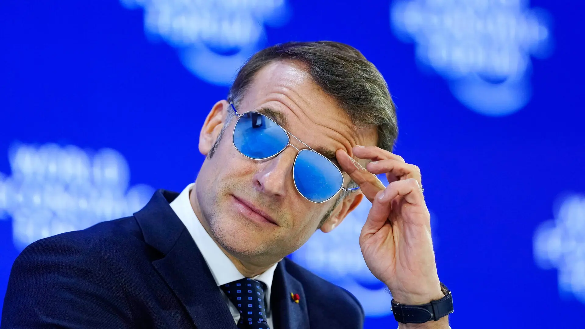 Las gafas de Macron en Davos causan furor: qué marca las fabrica y cuánto cuestan