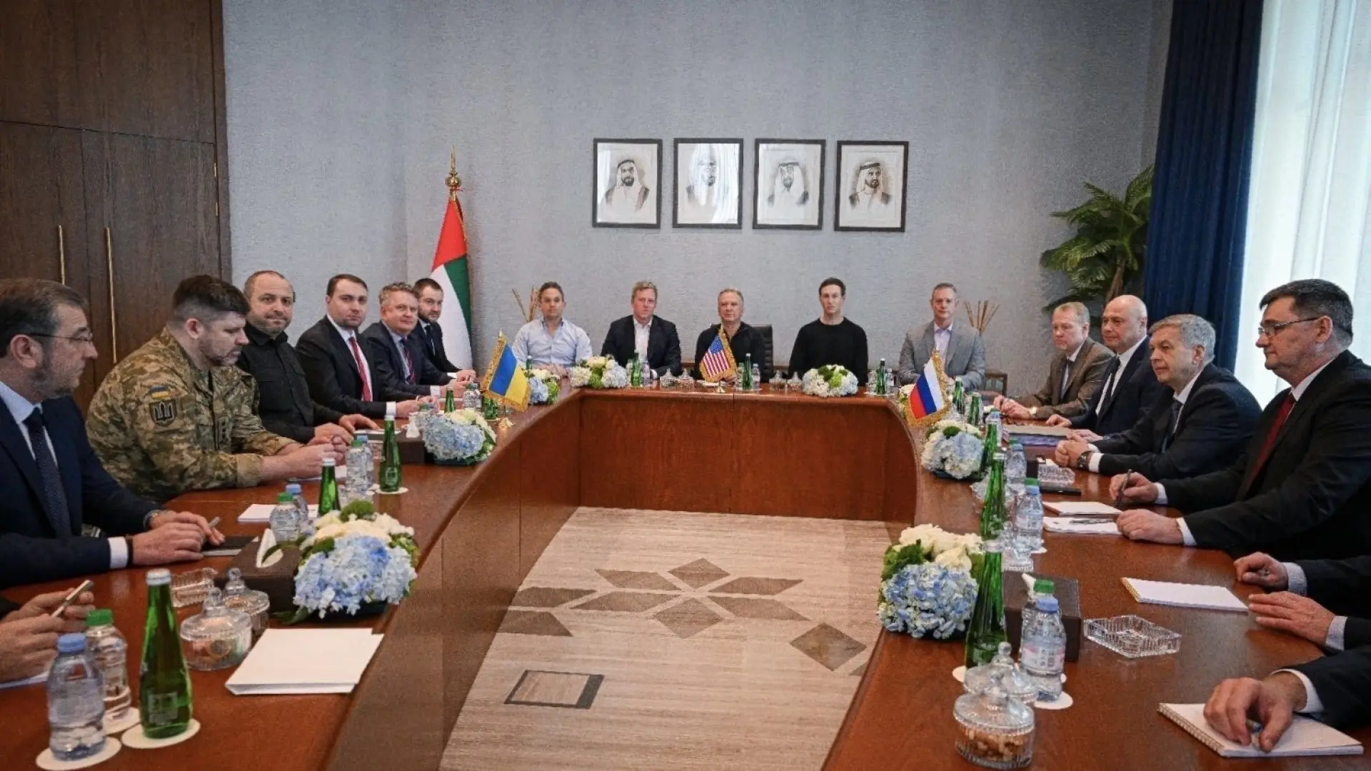 EE UU confirma una nueva reunión «a tres» con Ucrania y Rusia la semana próxima en Abu Dabi