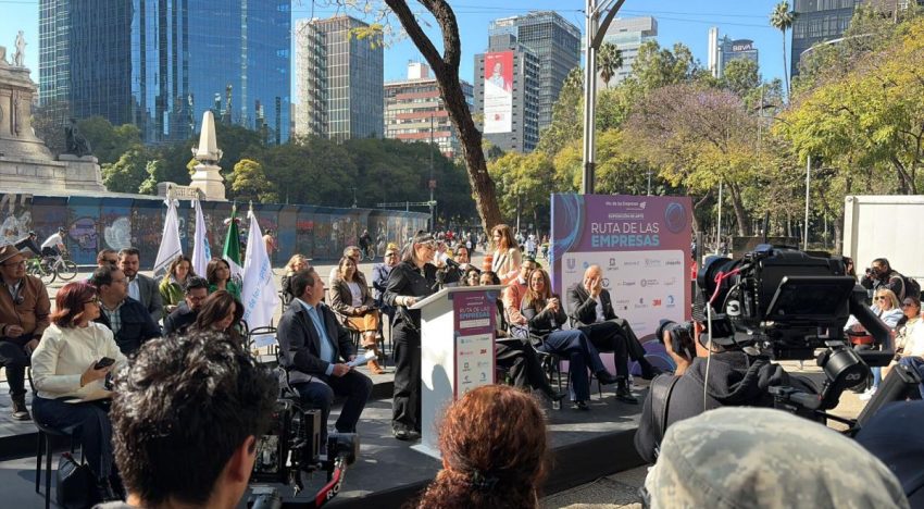 Esculturas en Paseo de la Reforma muestran el impacto social de empresas en México