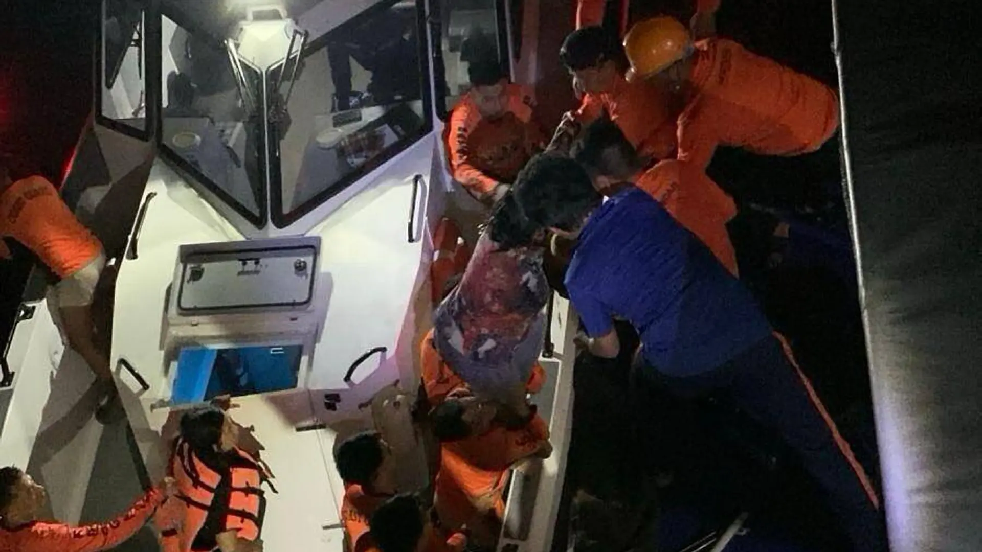 Al menos 15 muertos por el naufragio de un ferry con más de 300 pasajeros en Filipinas