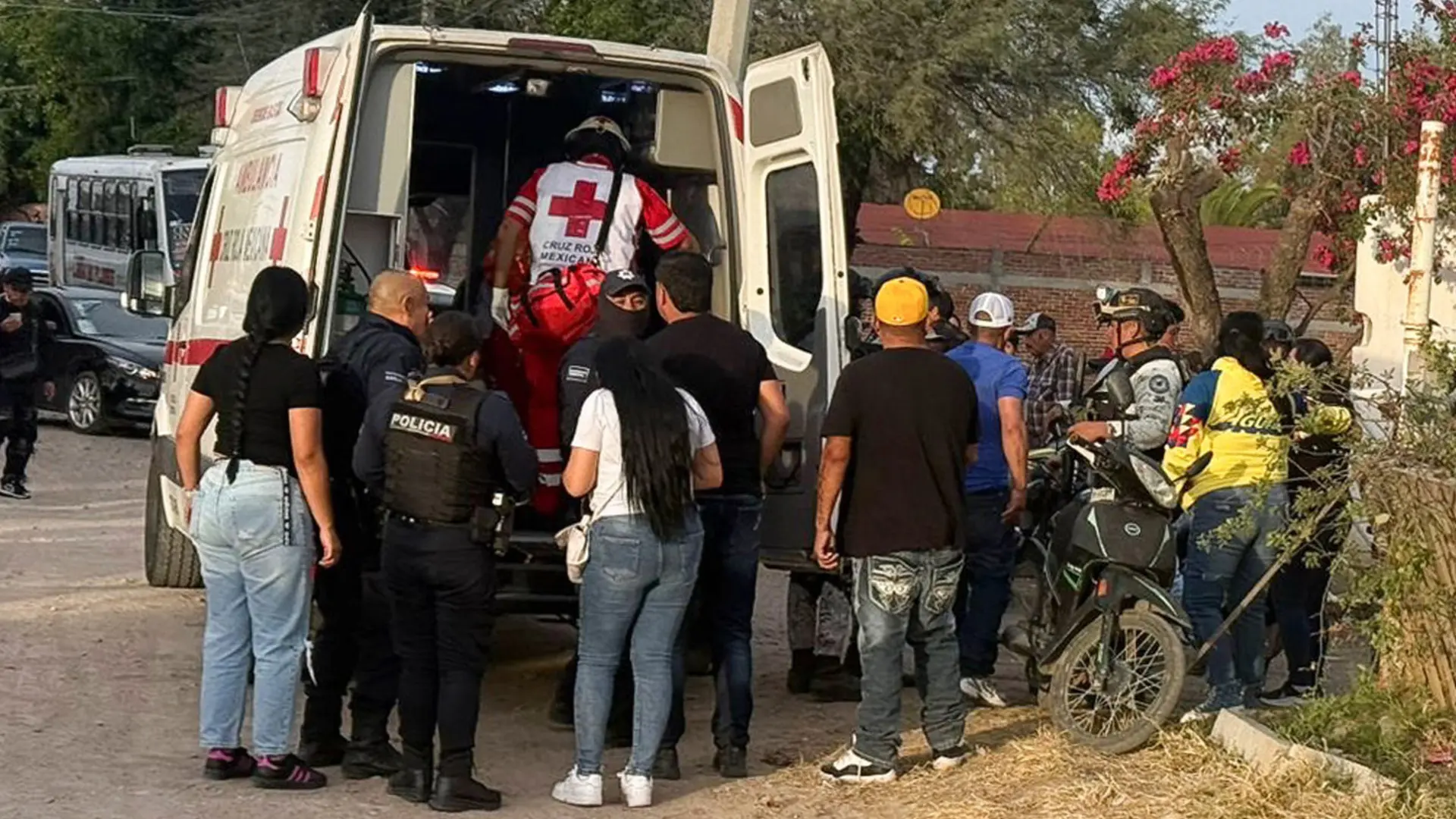 Al menos 11 muertos y 12 heridos tras un tiroteo en un campo de fútbol en el centro de México