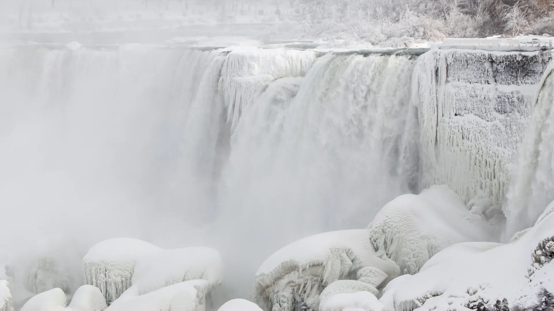 Las Cataratas del Niágara se congelan tras una ola de frío extremo en Canadá y EEUU