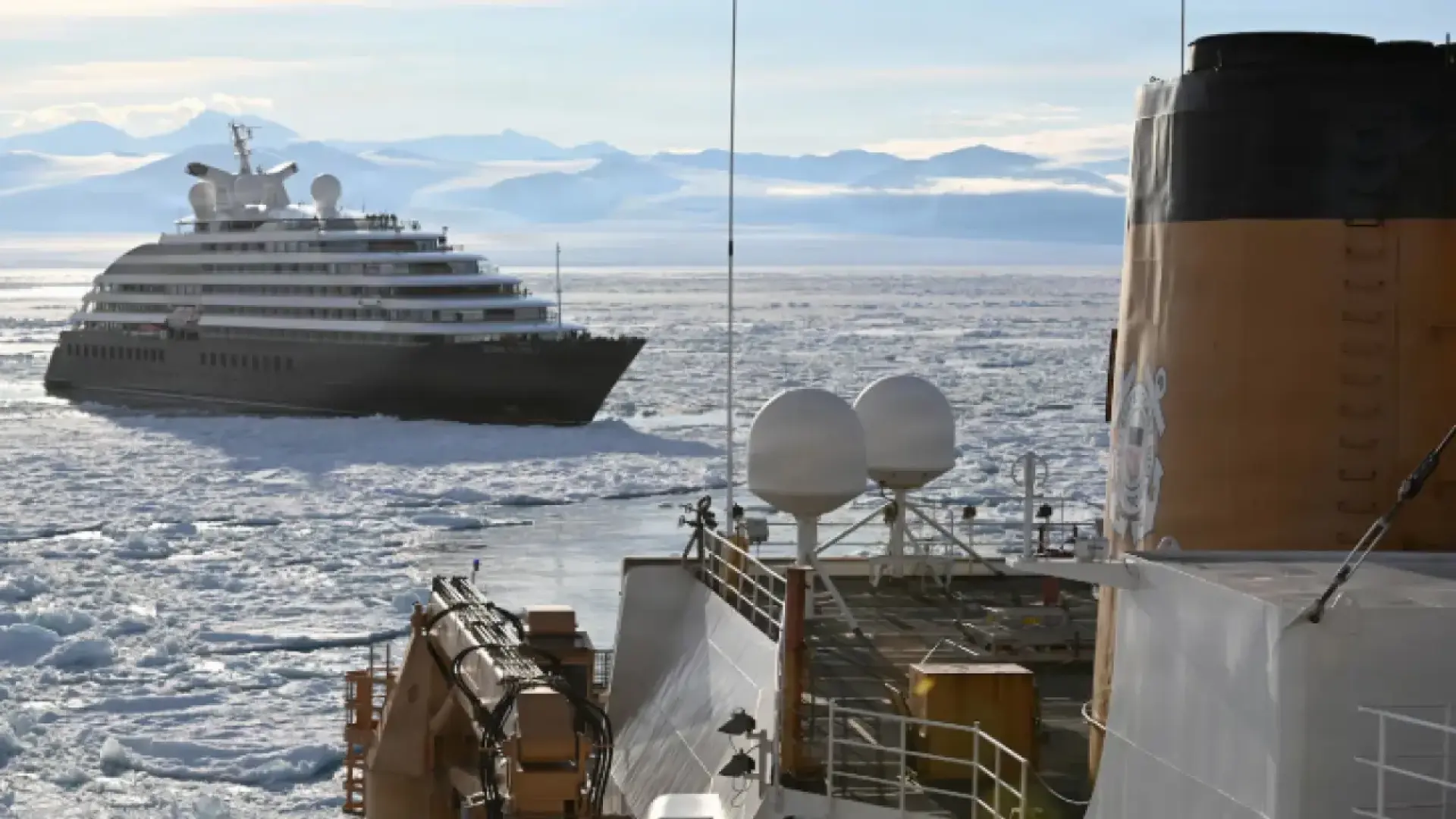 Espectacular rescate de un buque rompehielos de la Guardia Costera de EEUU a un crucero de lujo atrapado en la Antártida