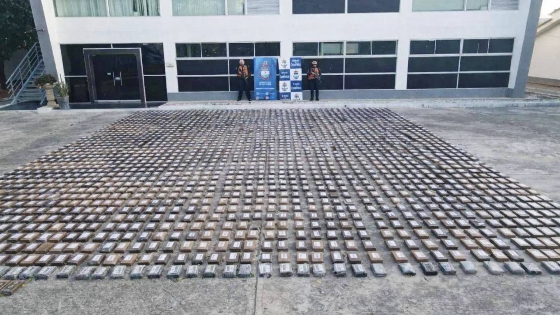 Incautan dos toneladas de cocaína en un buque que iba de Colombia a España