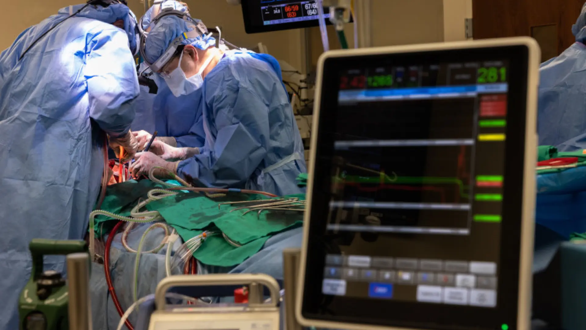 Un hombre sobrevive dos días sin pulmones gracias a un sistema artificial que le mantuvo con vida hasta el trasplante