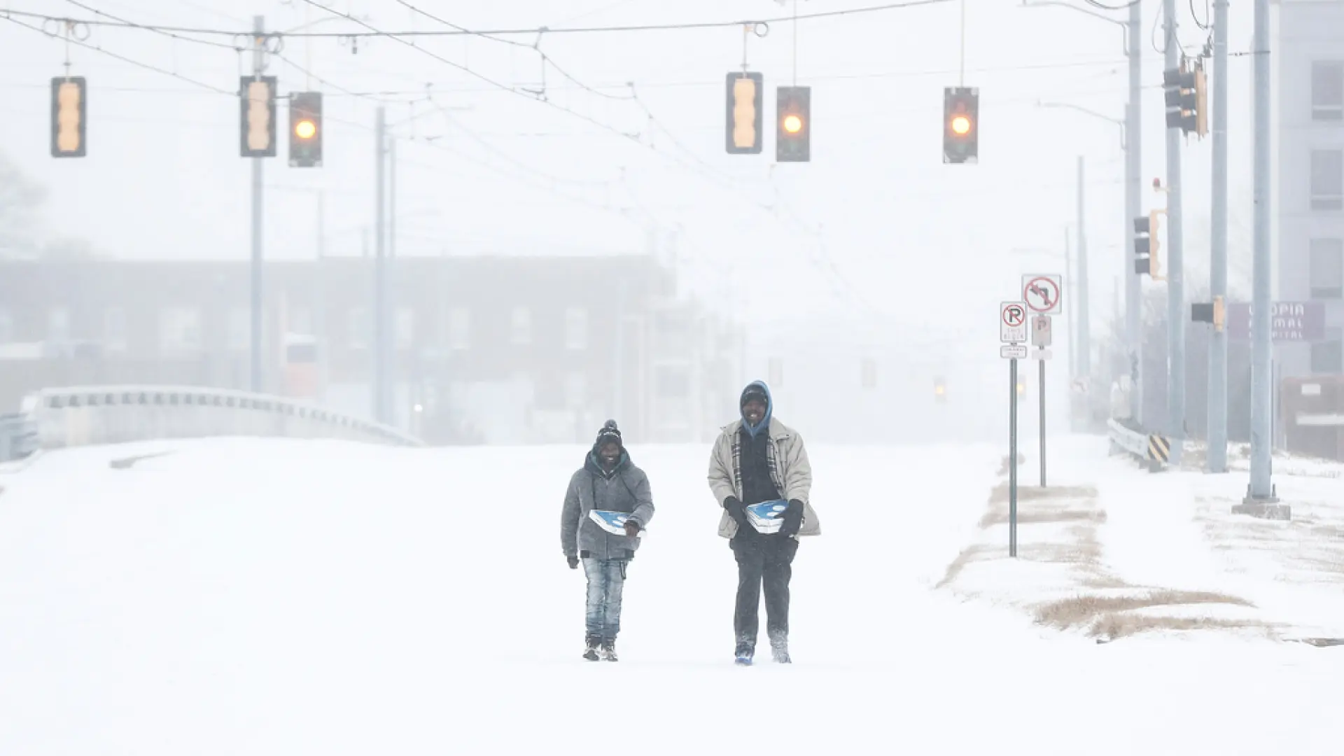 Suben a 85 los muertos por la ola de frío en EEUU mientras 230.000 hogares enfrentan su sexto día consecutivo sin electricidad