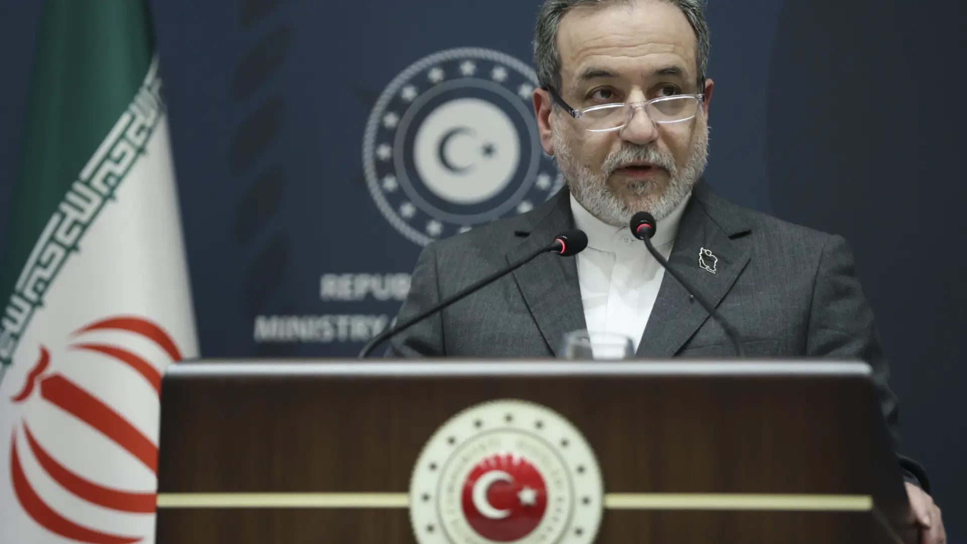 Irán responde al gran despliegue militar anunciado por Trump: «Estamos listos para negociar, pero también para la guerra»