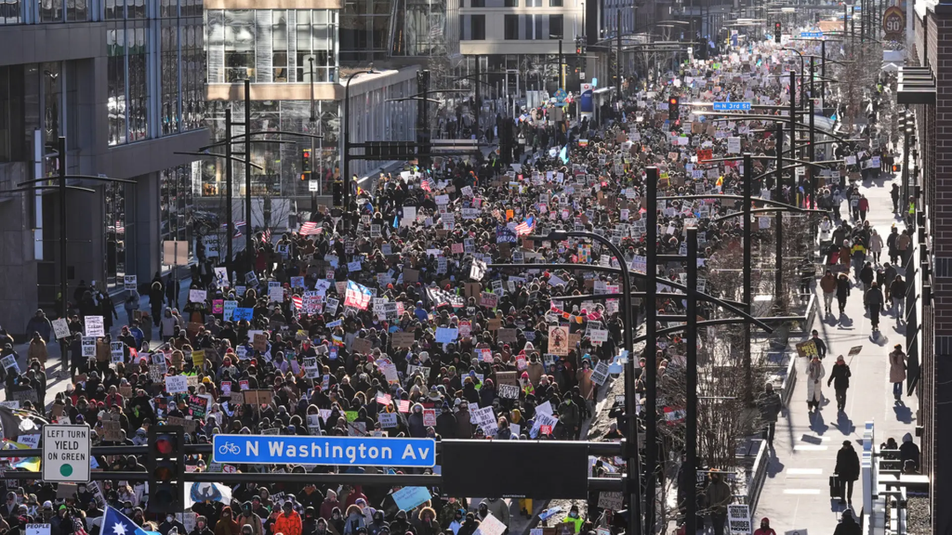 Miles de personas vuelven a salir a las calles en Minneapolis y otros puntos de EEUU tras la muerte de Alex Pretti
