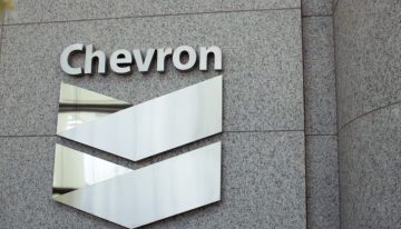 Se disparan acciones de Chevron y refinerías estadounidenses tras ataque de Trump en Venezuela