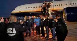 EEUU mostró fe de vida de Nicolás Maduro: esposado y escoltado por la DEA (FOTOS y VIDEO)