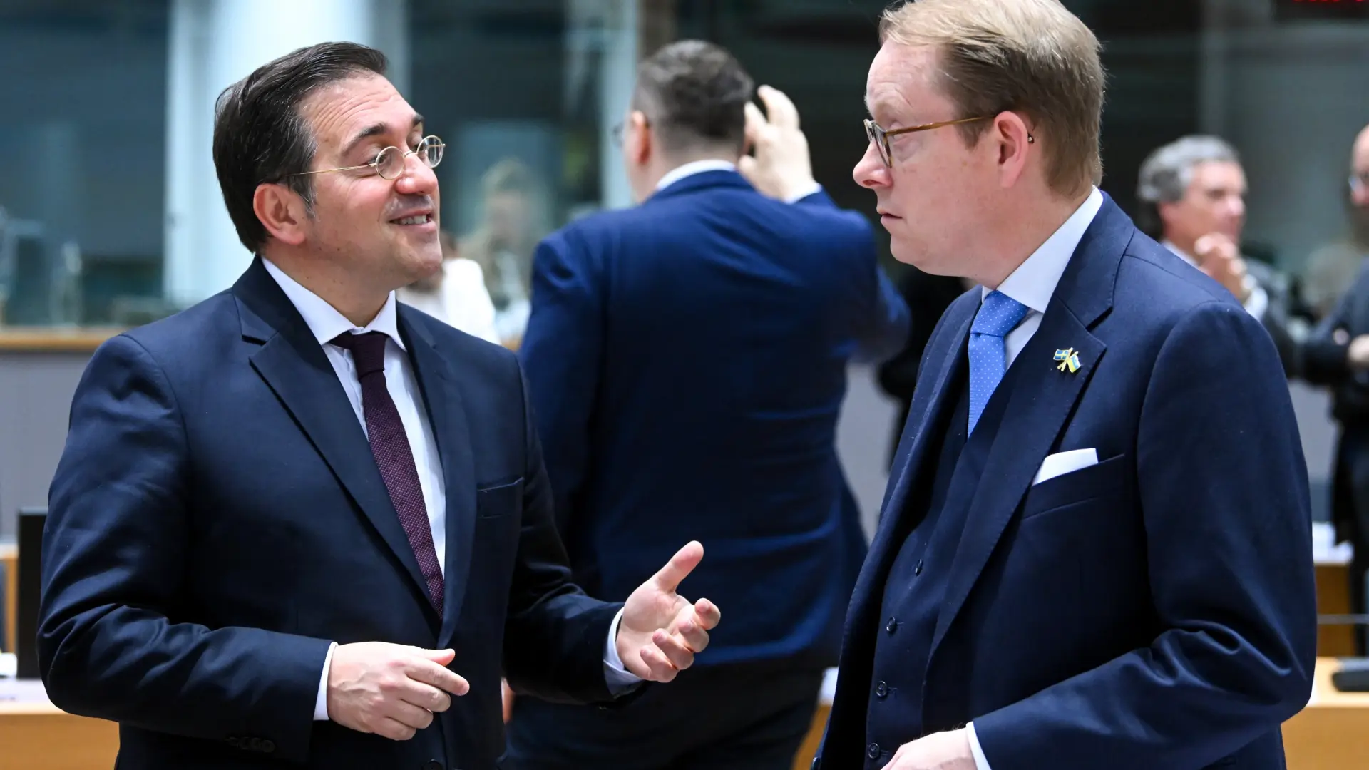 Albares confirma que España apoya más sanciones a Irán y la calificación de la Guardia Revolucionaria como organización terrorista