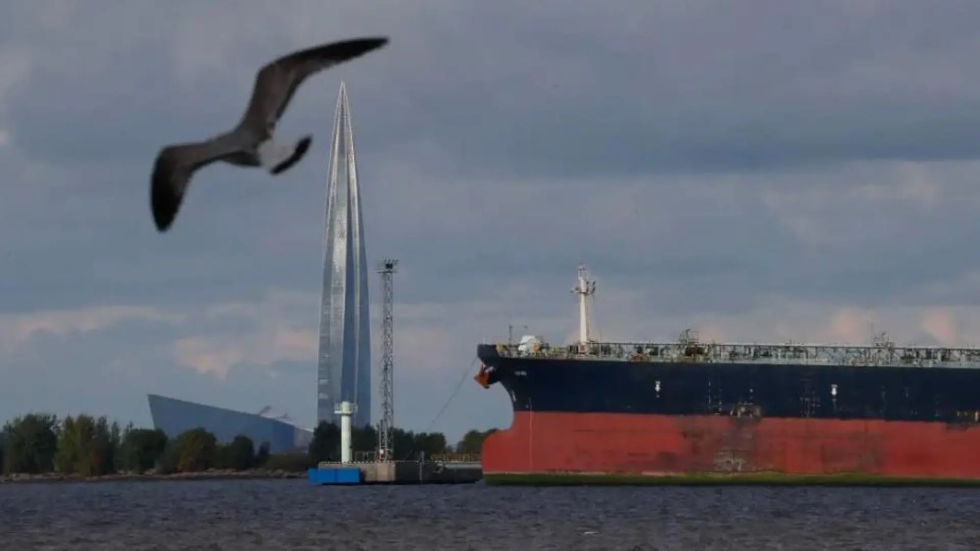 EEUU planea abordar un petrolero ruso-iraní que escapó del bloqueo en Venezuela