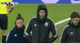 Emiliano Dibu Martínez salió en el entretiempo y volvió a encender las alarmas en la Selección: hielo en el gemelo y preocupación