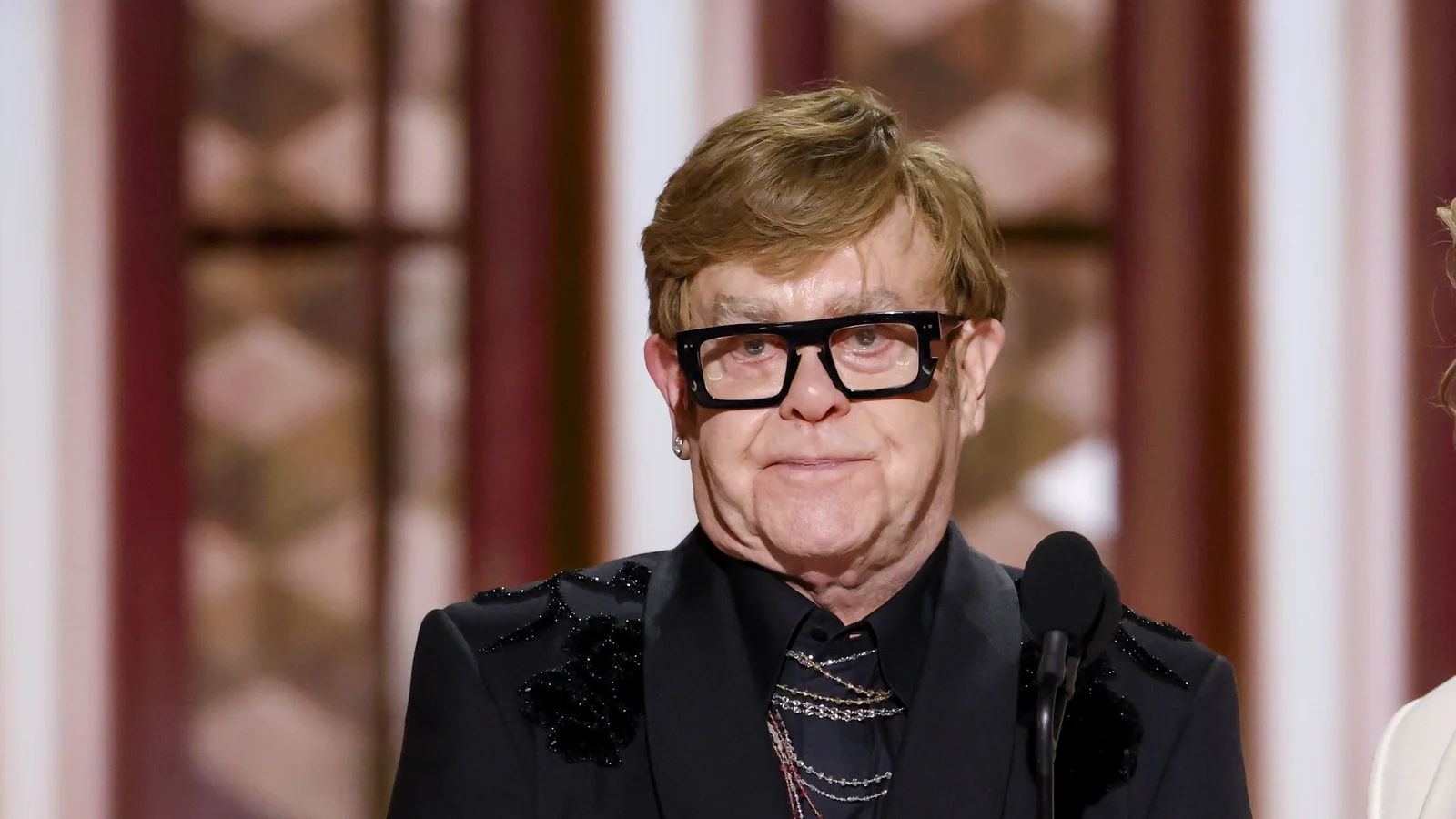 Elton John denuncia al Daily Mail por «aberrante» invasión de privacidad