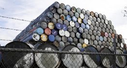 Precios del petróleo se encaminan a otra caída semanal por menores riesgos relacionados con Irán