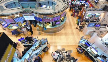 Wall Street cierra con pérdidas por caída de tecnológicas; Cisco se desploma