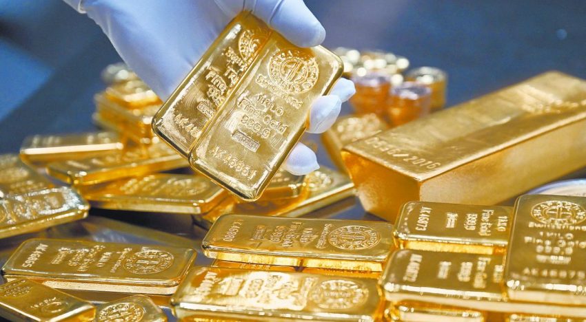 El oro toca máximo de tres semanas; fallo sobre aranceles de Trump impulsa demanda de refugio