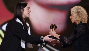 «Wildflower», de Billie Eilish, se lleva el Grammy a la Canción del año