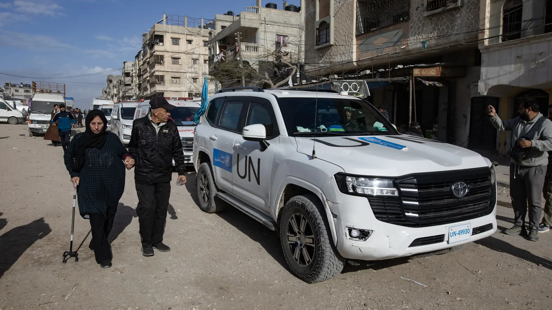 Salen de Gaza por el cruce de Rafah 16 palestinos para recibir asistencia sanitaria en Egipto en el segundo día de apertura del paso