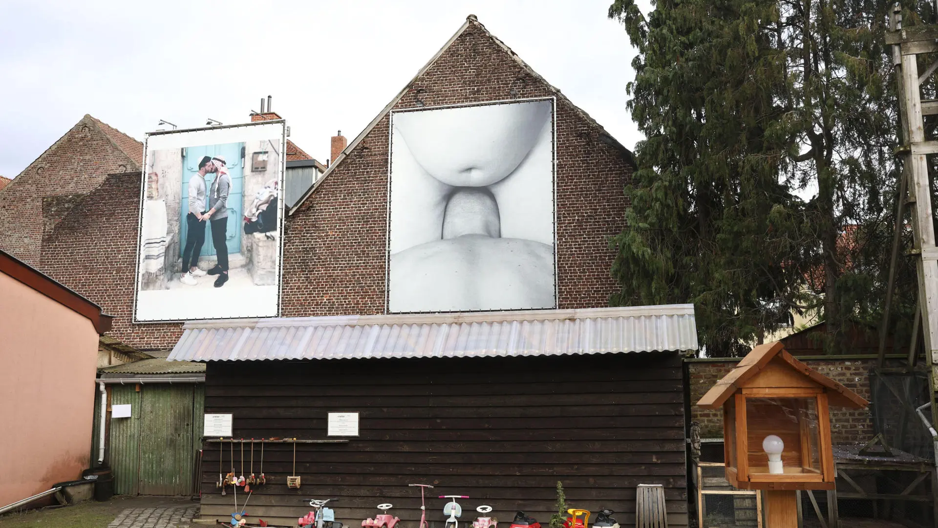 Escándalo en Bélgica por un mural con una cabeza entre unas piernas desnudas