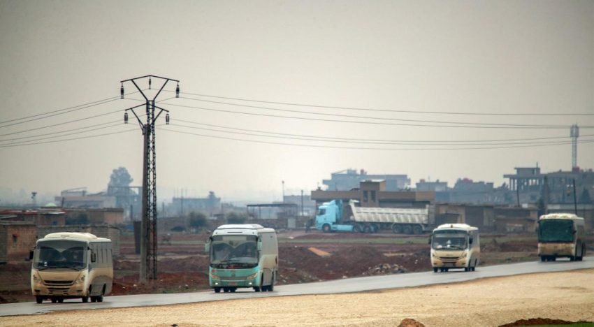 Más de 2.000 detenidos del EI son trasladados de Siria a Irak