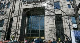 Director del Washington Post se retira tras despidos