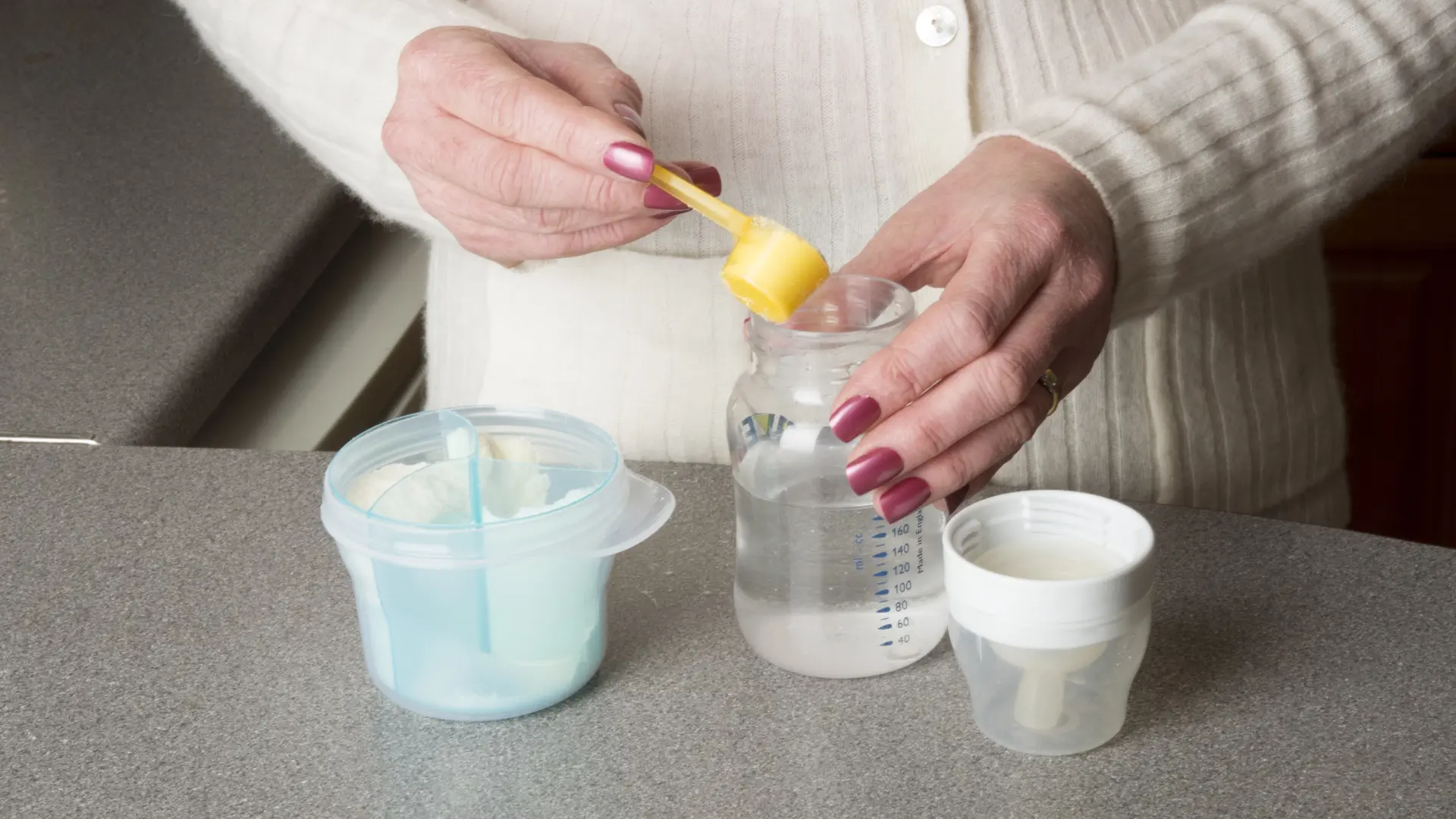 Muere un tercer bebé en Francia tras consumir leche de fórmula contaminada