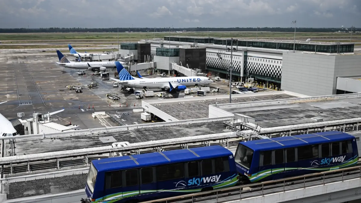 Drones de cárteles cerraron espacio aéreo en El Paso; Sheinbaum dice no tener información