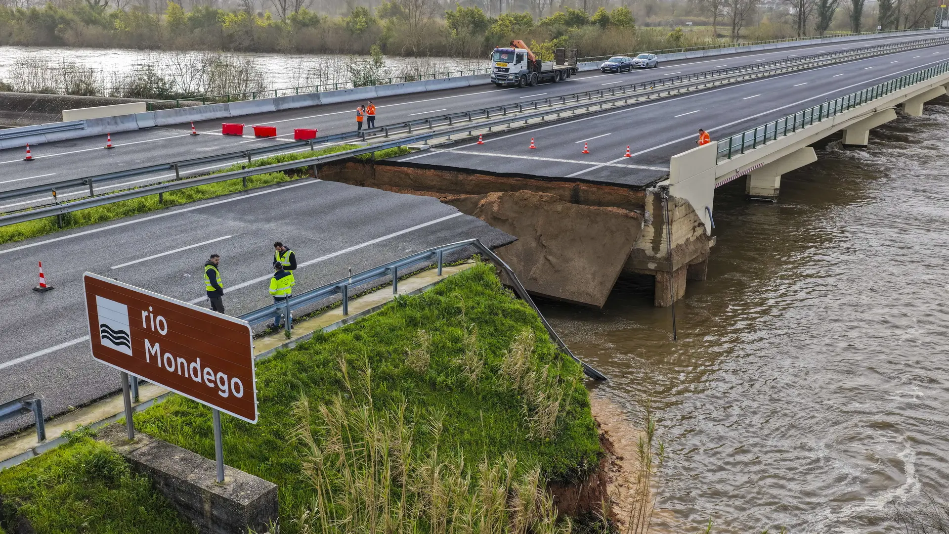 Colapsa la principal carretera de Portugal tras la ruptura de un dique y el desbordamiento de un río
