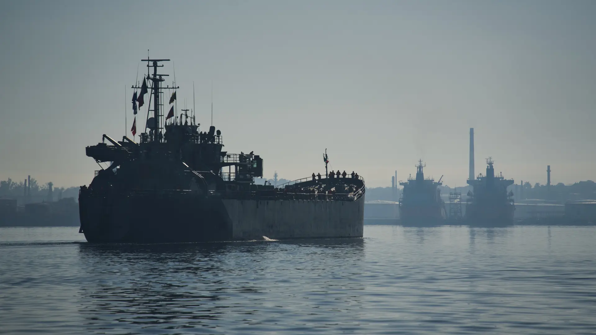 Dos barcos mexicanos llegan a Cuba con 814 toneladas de alimentos en pleno bloqueo petrolero de EEUU