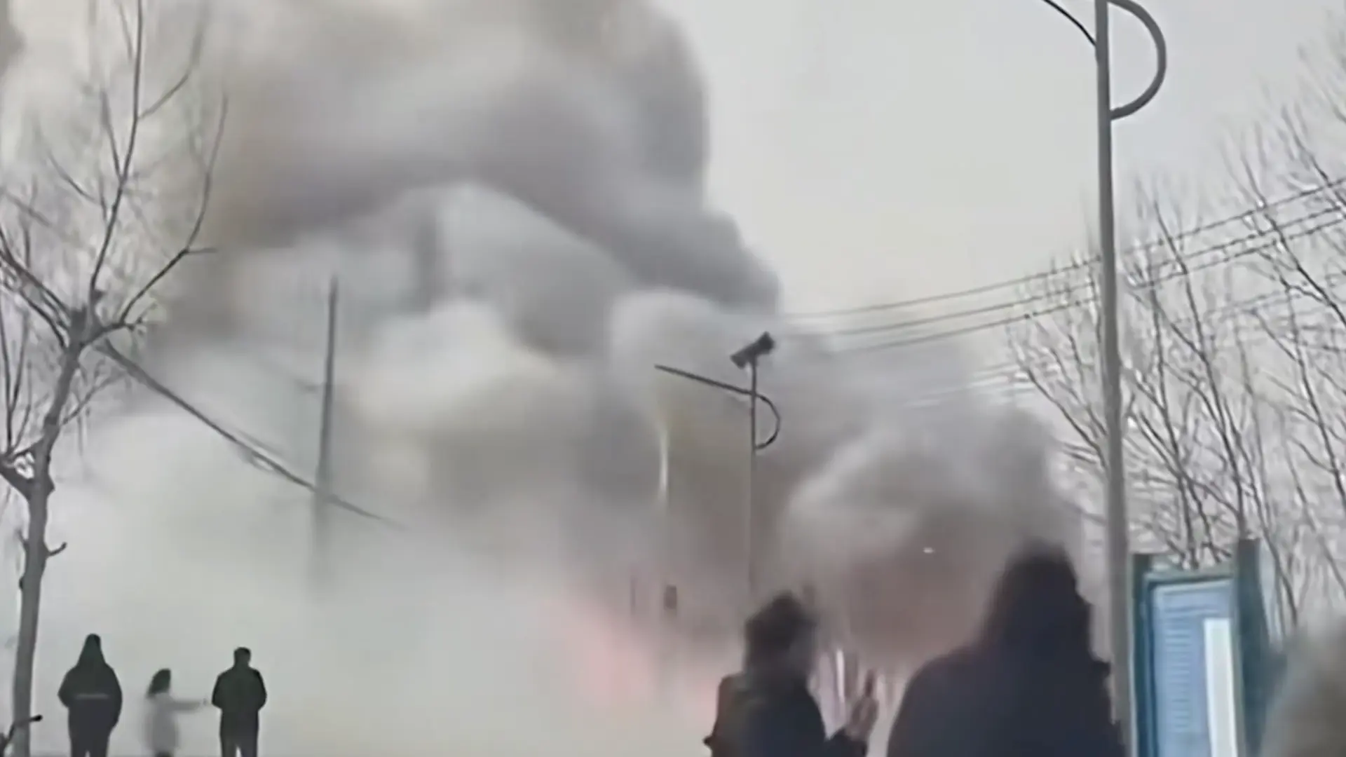 Una explosión de pirotecnia en víspera del Año Nuevo lunar en el este China deja ocho muertos