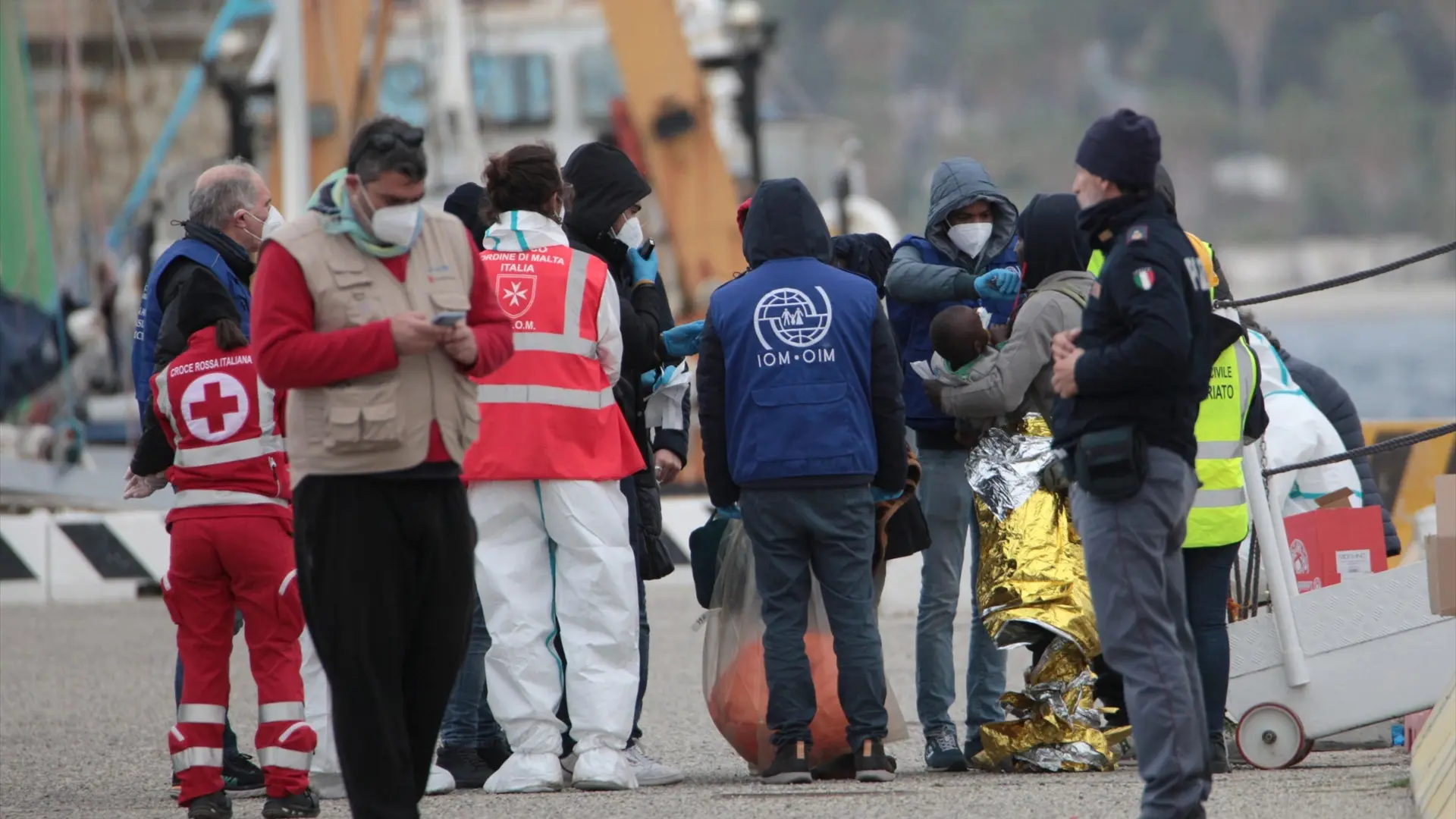 El mar devuelve 13 cuerpos de migrantes a las costas italianas tras los fuertes temporales