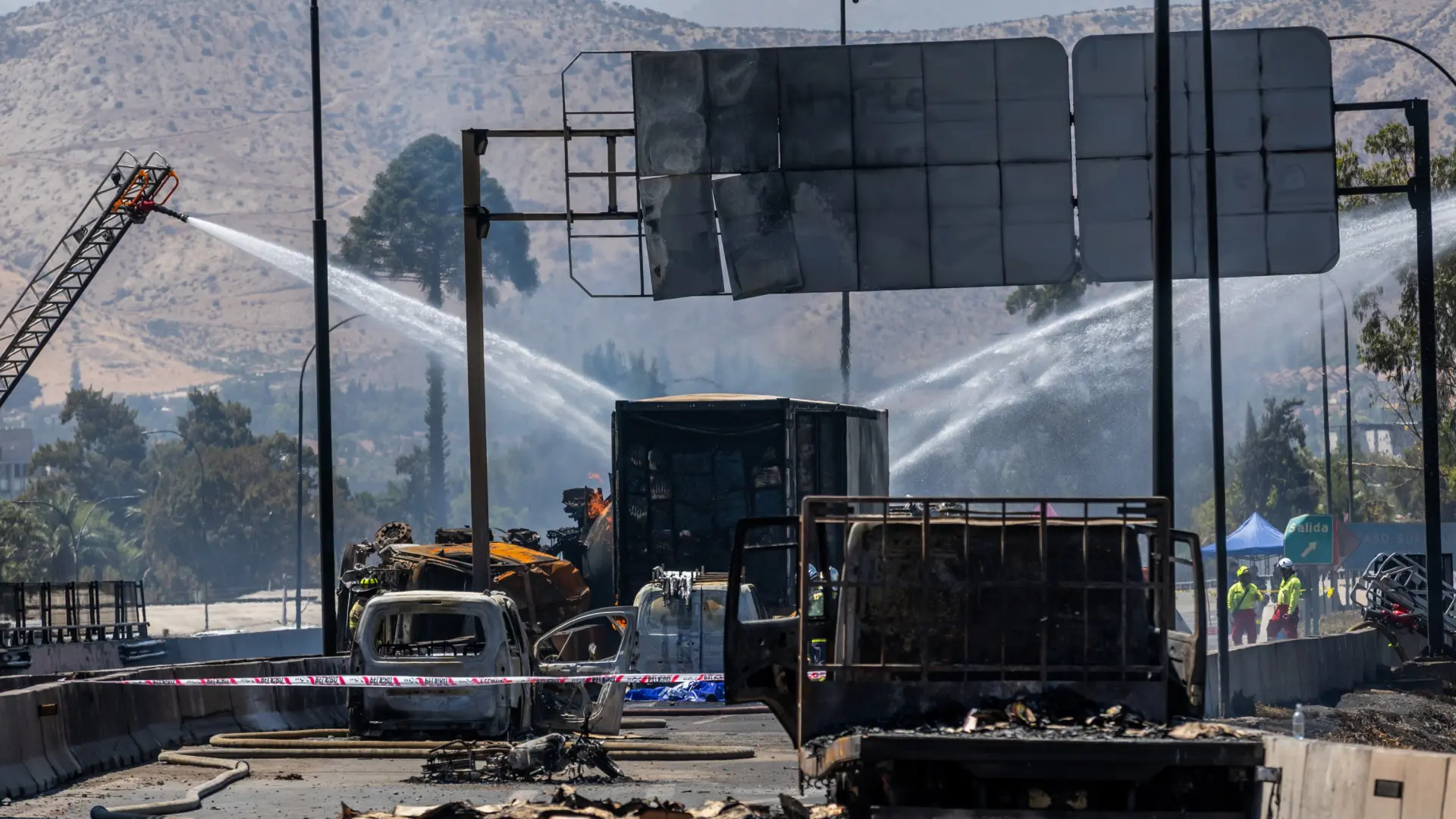 Cuatro muertos y 17 heridos en Chile tras la explosión de un camión con gas licuado