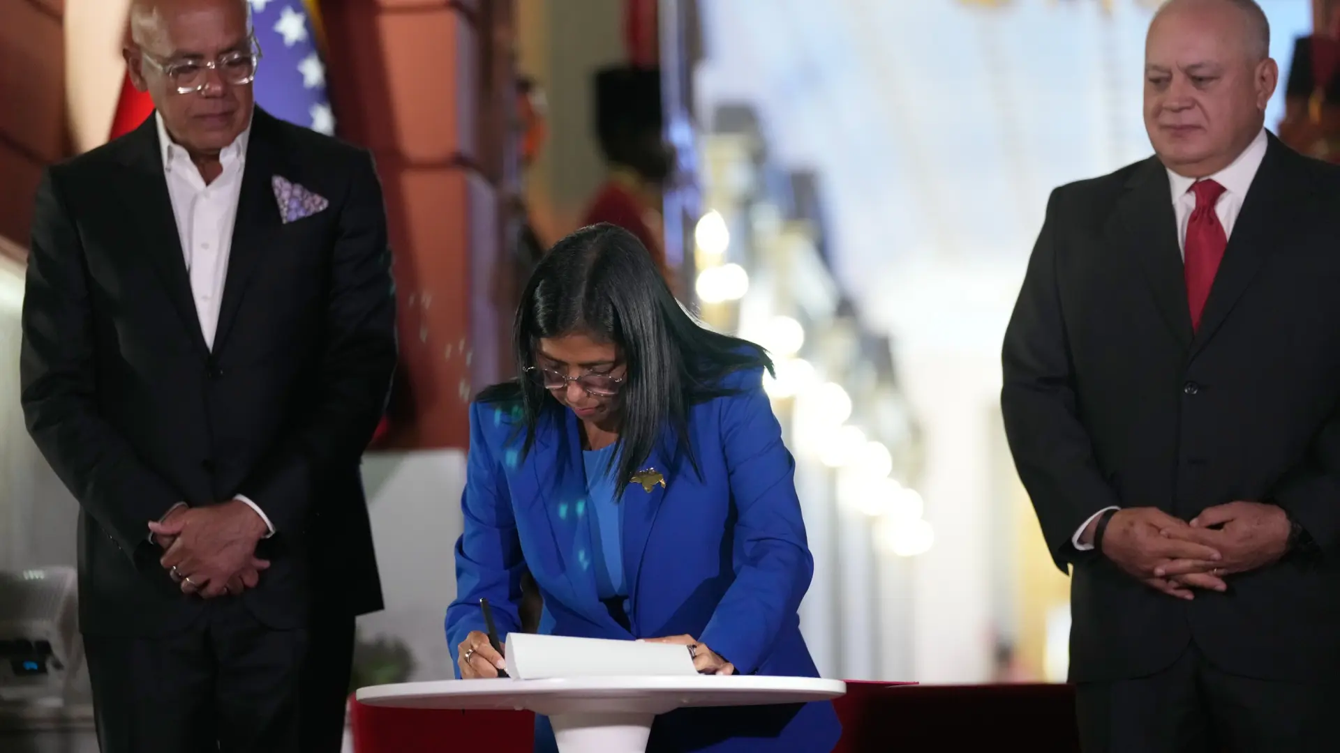 Venezuela aprueba una histórica amnistía, pero no perdona las acciones armadas o de «fuerza contra el pueblo»
