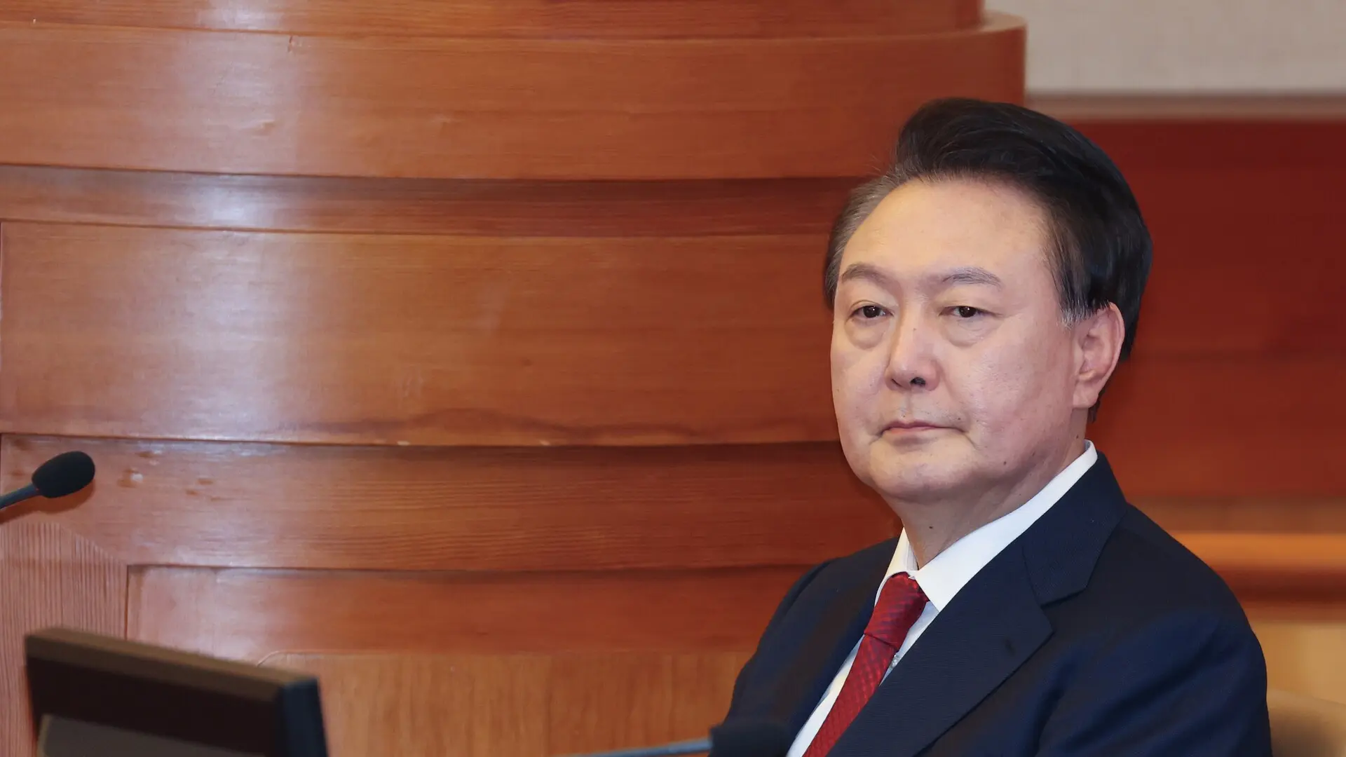 El expresidente de Corea del Sur se disculpa pero defiende sus actos tras ser condenado por intentar un golpe de Estado